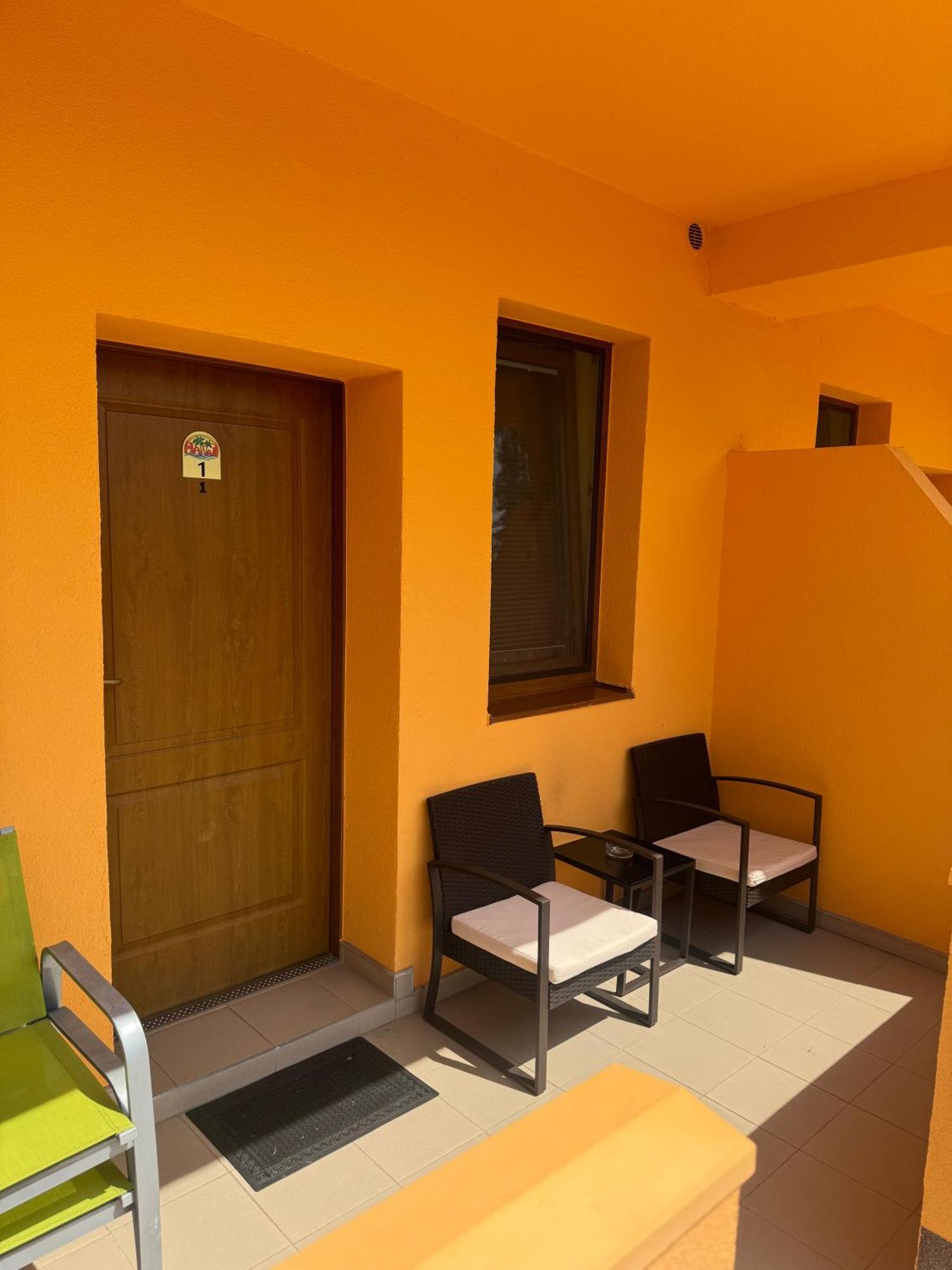 Apartmány Hawaii Patince Exterior foto